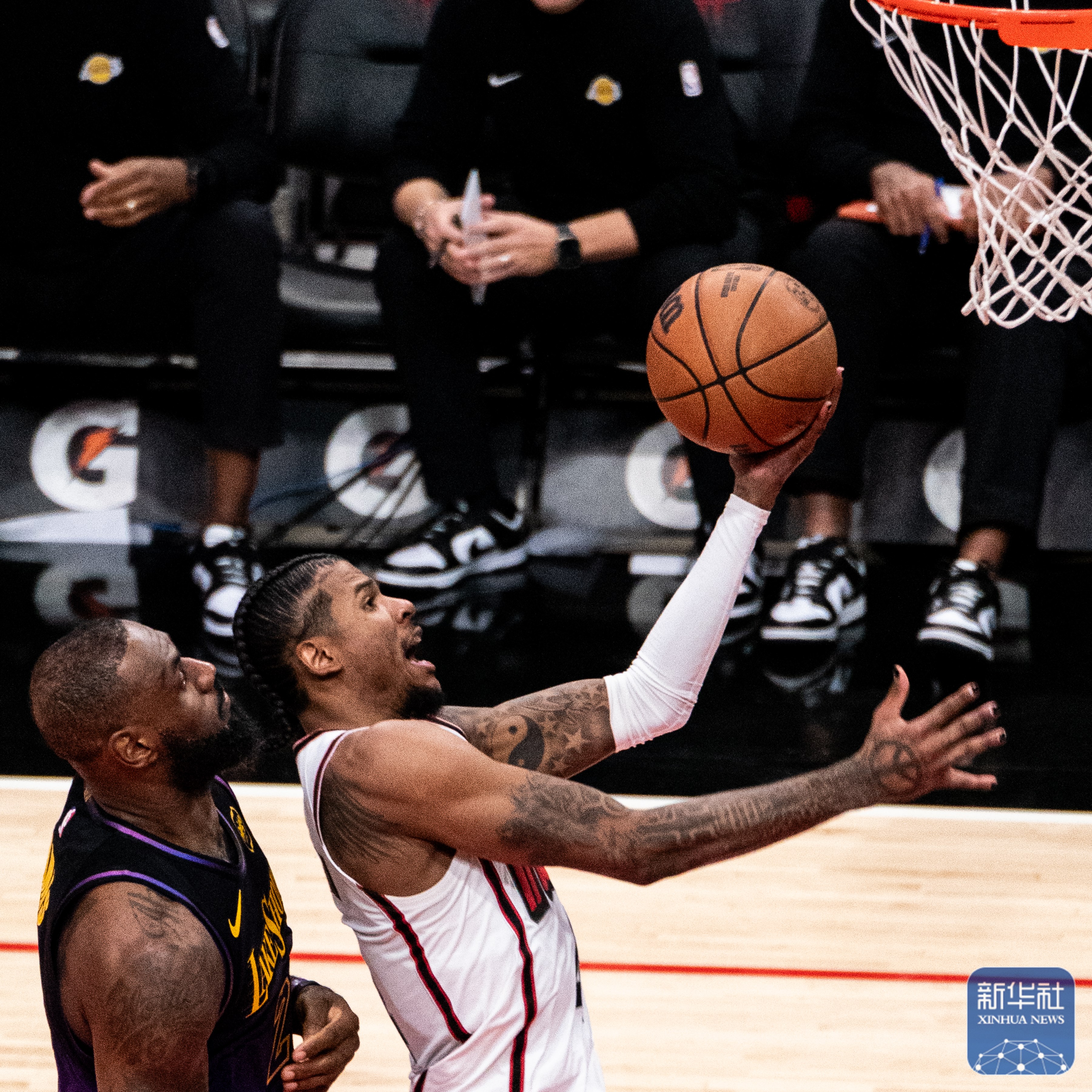 九游游戏- MAD不断突破！，库里连续七场比赛得分超过反败为胜上演精彩一战